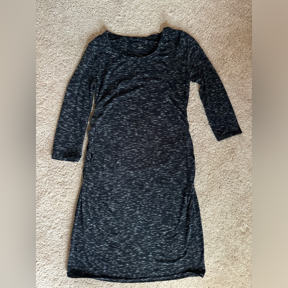 Liz Lange 3/4 sleeve black/white space dye bodycon dress, size medium.